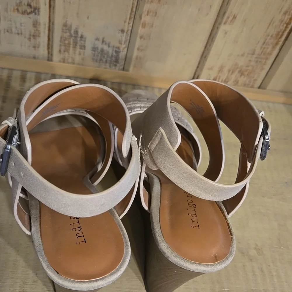 Indigo Rd Tan Wedge Sandals Size 6.5